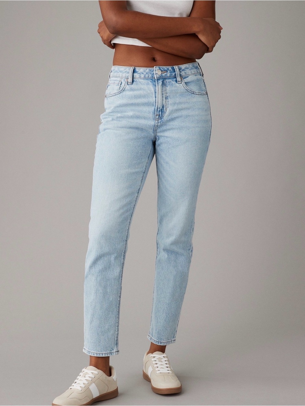 American Eagle RealGood Strigid Mom Jean Size 8 High Rise Light Wash Vintage fit